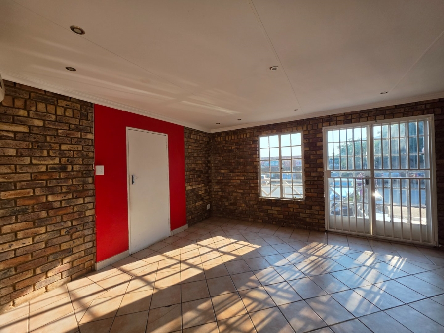 To Let commercial Property for Rent in Schoemansville North West